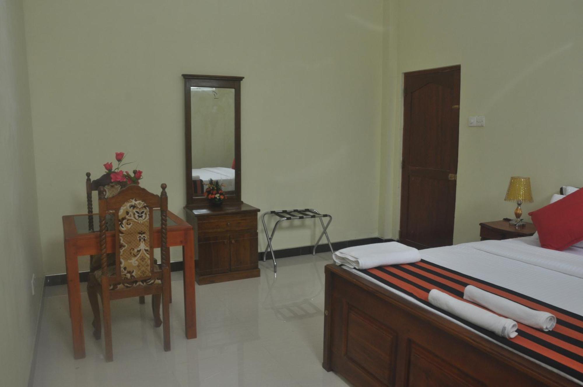 The Max Villa Negombo Buitenkant foto
