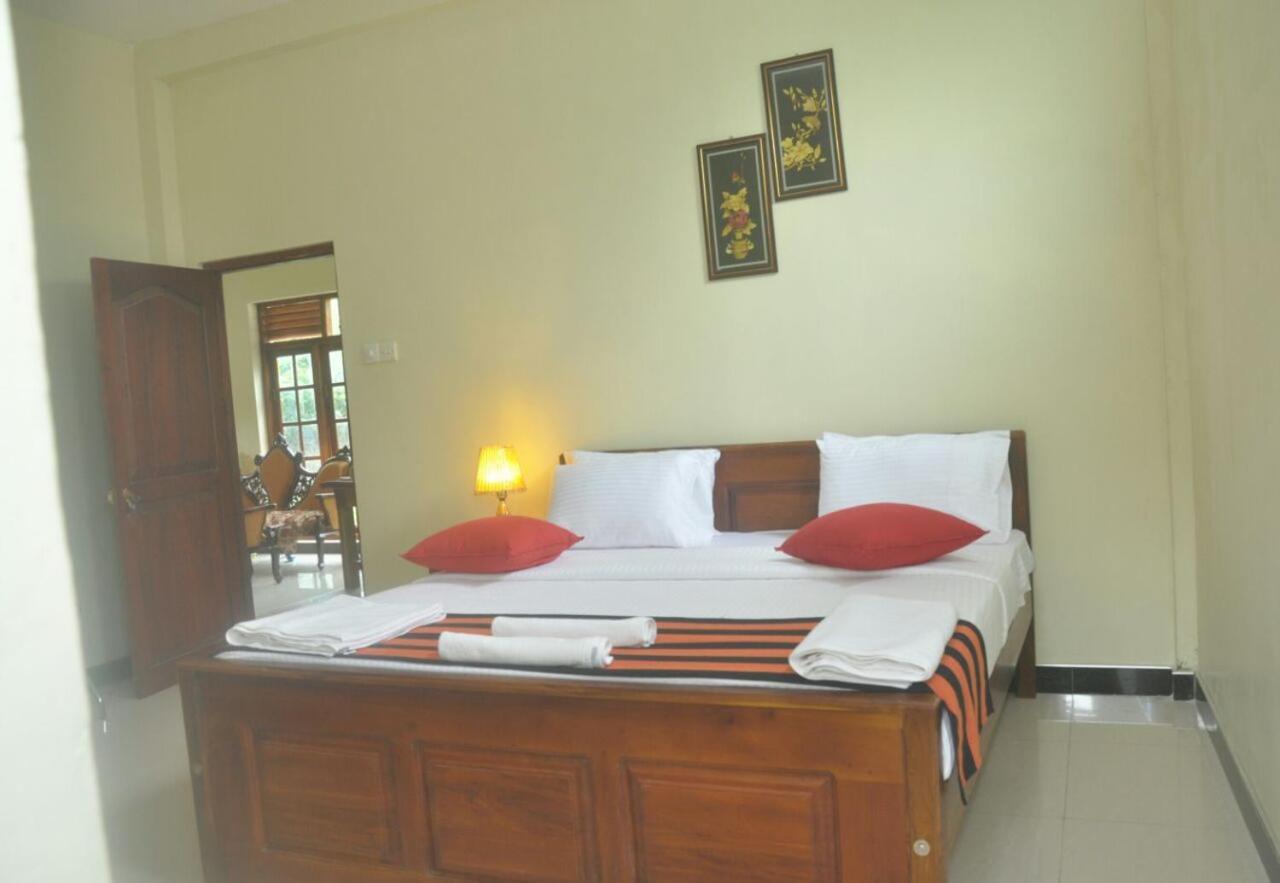 The Max Villa Negombo Buitenkant foto