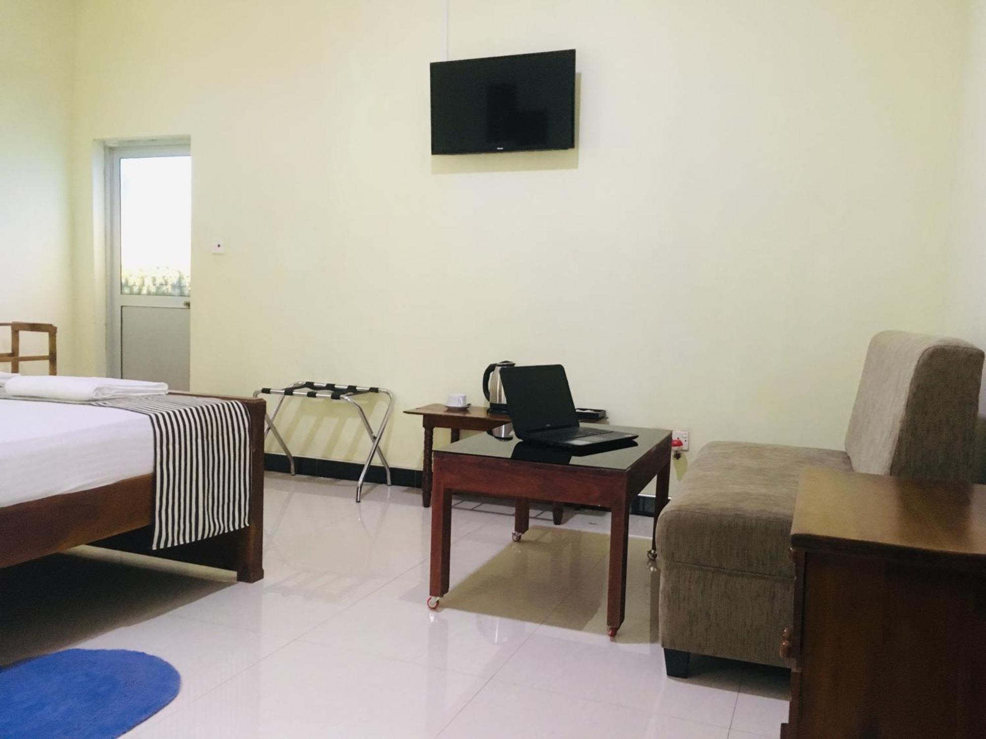 The Max Villa Negombo Buitenkant foto