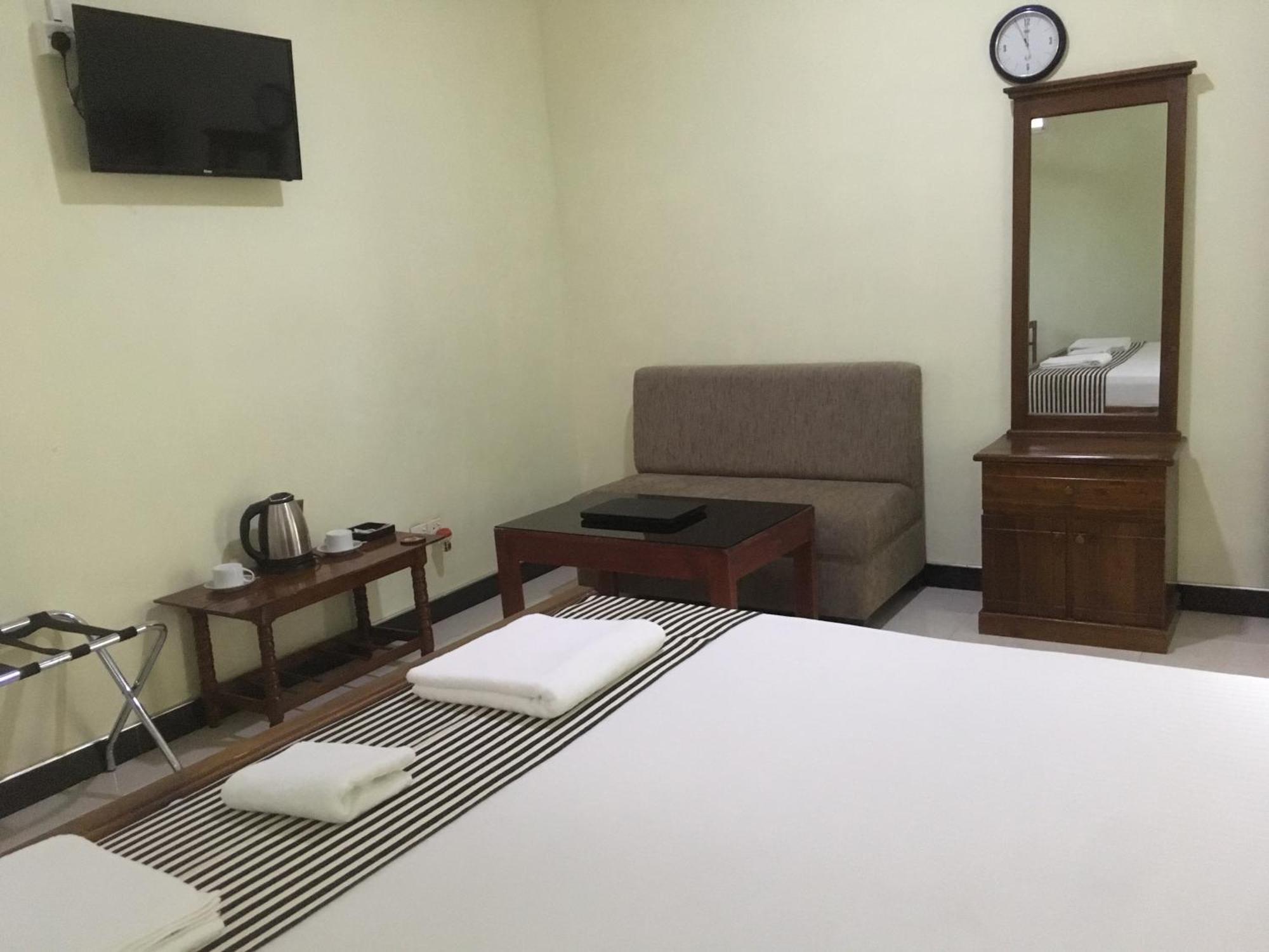 The Max Villa Negombo Buitenkant foto