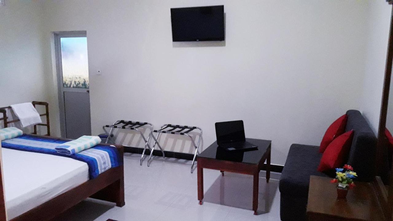 The Max Villa Negombo Buitenkant foto