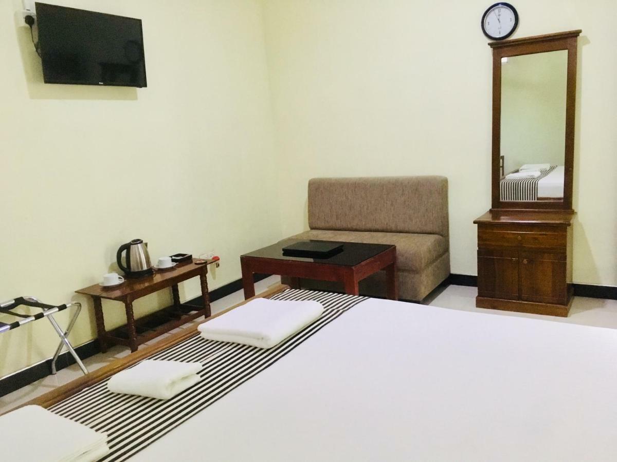 The Max Villa Negombo Buitenkant foto